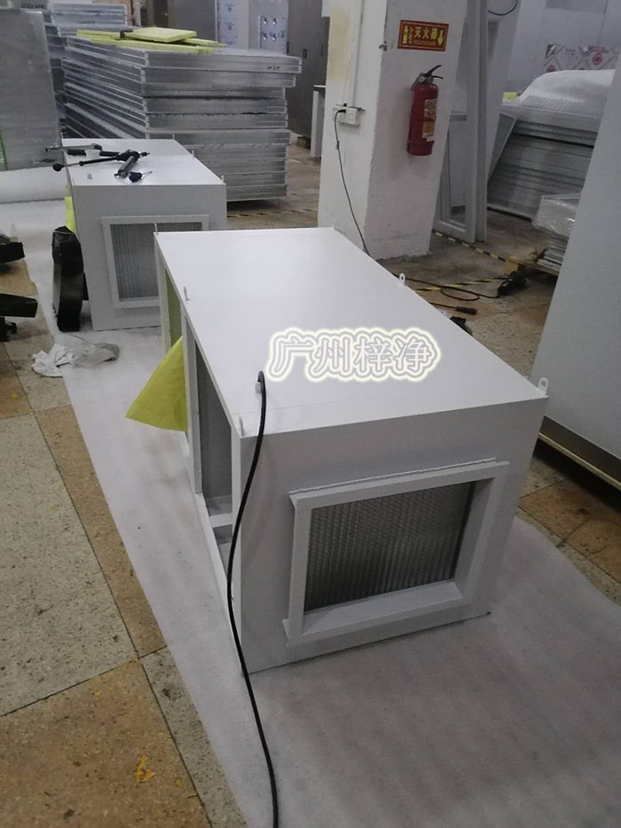 增壓新風柜能有效過濾空氣中的細菌、病毒等有害物質(zhì),確保藥品生產(chǎn)過程中的無菌環(huán)境。 增壓新風柜能有效過濾空氣中的細菌、病毒等有害物質(zhì),確保藥品生產(chǎn)過程中的無菌環(huán)境。